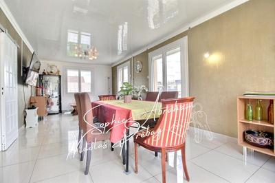 Maison - 161 m² - 7 pièces