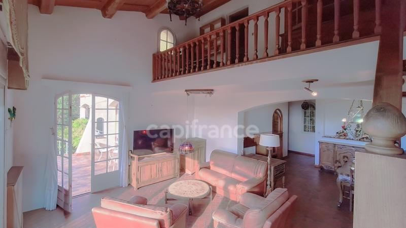 Villa - 266 m² - 8 pièces