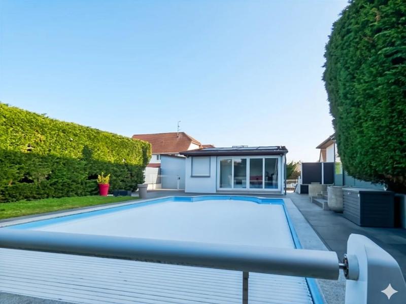 Maison - 250 m² - 8 pièces