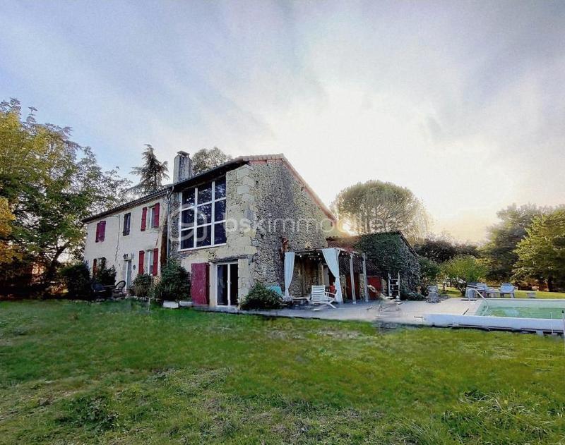 Maison ancienne - 222 m² - 7 pièces