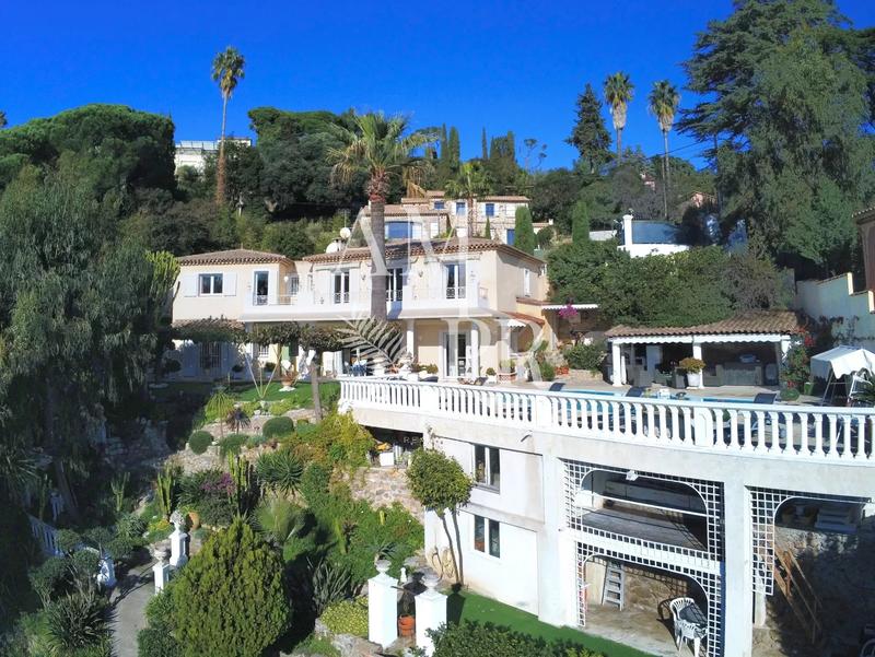 Villa - 230 m² - 9 pièces