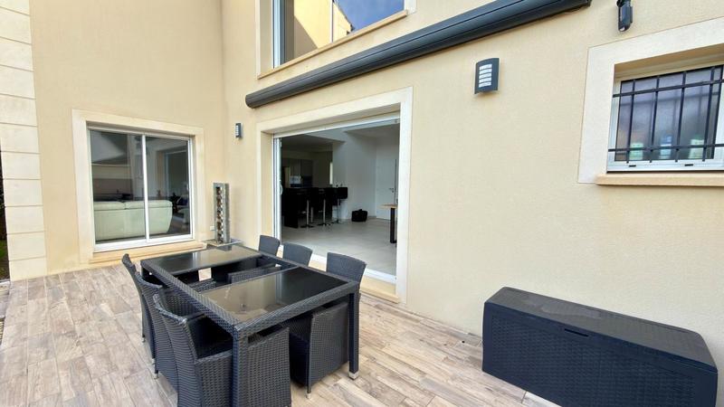 Maison - 261 m² - 6 pièces