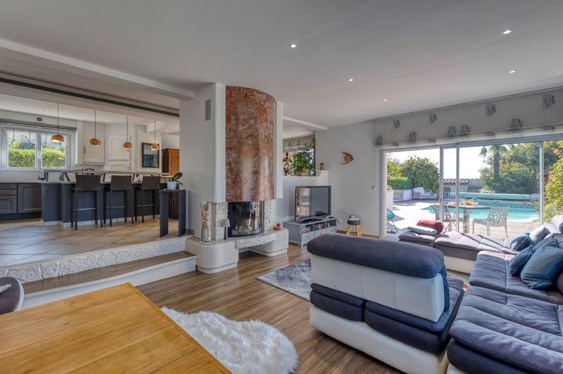 Maison - 246 m² - 10 pièces