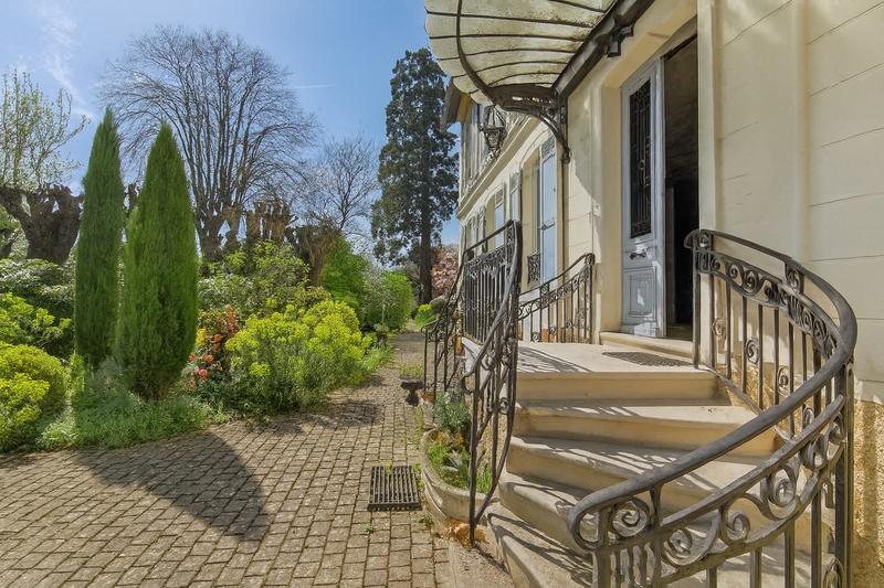 Propriété - 363 m² - 9 pièces