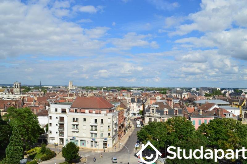 Chambre - 10 m² - 1 pièce