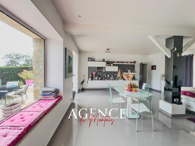 Maison - 232 m² - 7 pièces