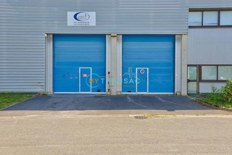 Local d'activités - 827 m²