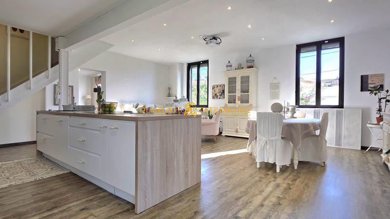 Maison - 247 m² - 6 pièces