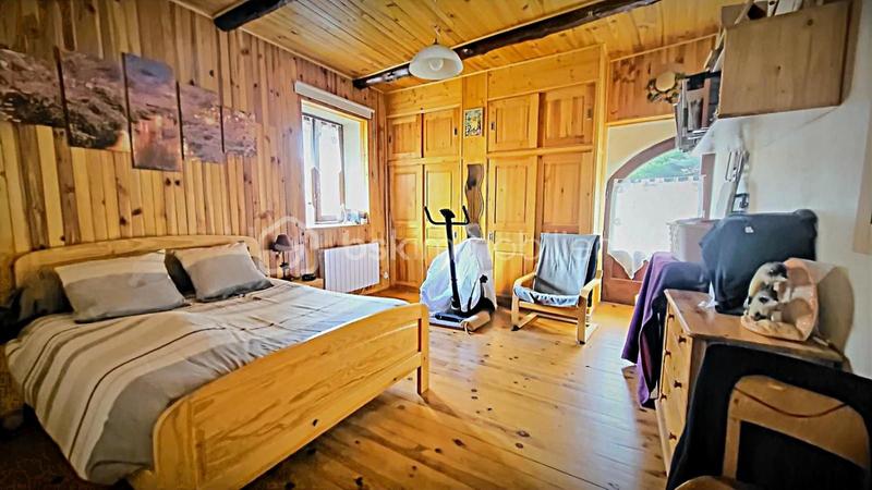 Maison traditionnelle - 275 m² - 12 pièces