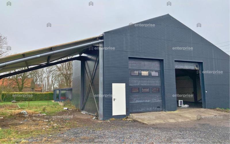 Local d'activité / Entrepôt - 220 m²