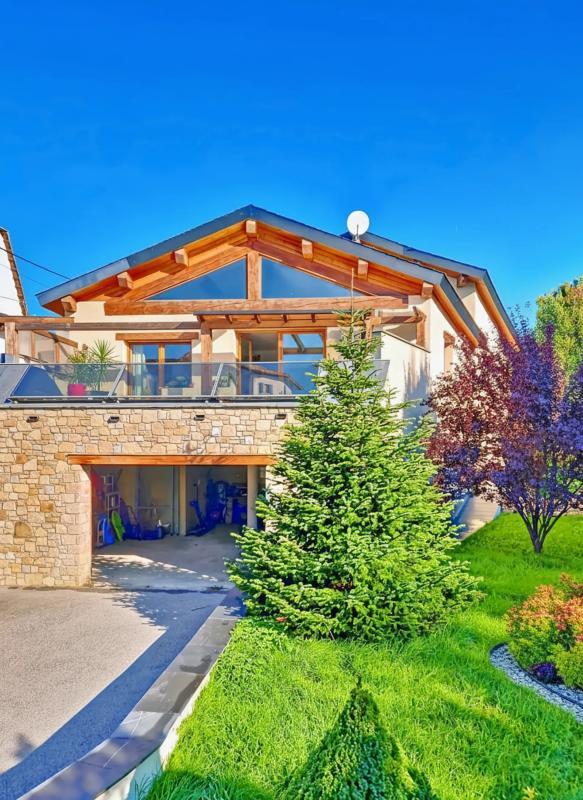 Maison - 240 m² - 6 pièces