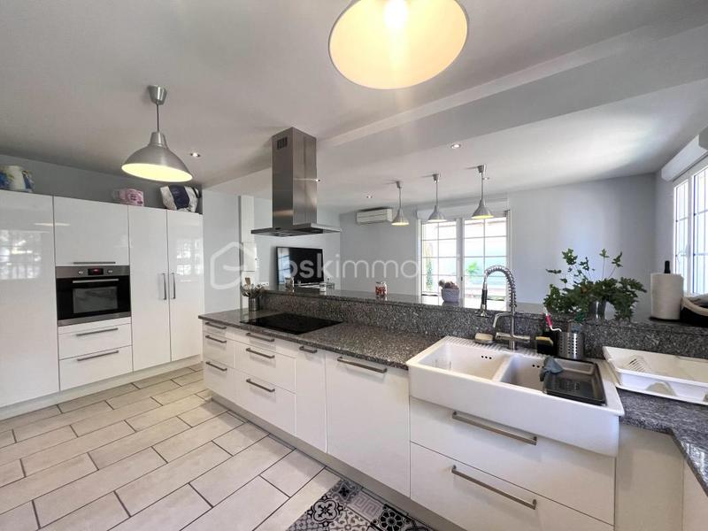 Maison - 280 m² - 7 pièces