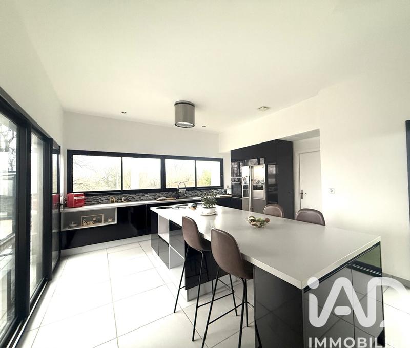 Maison - 140 m² - 5 pièces