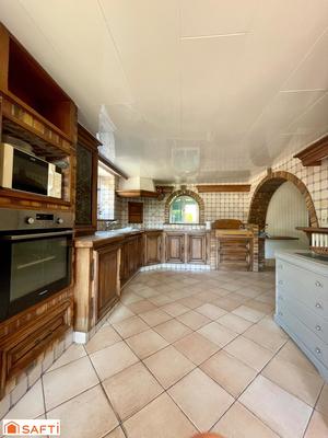 Maison - 208 m² - 10 pièces