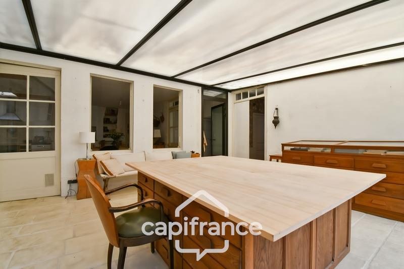 Maison - 325 m² - 12 pièces