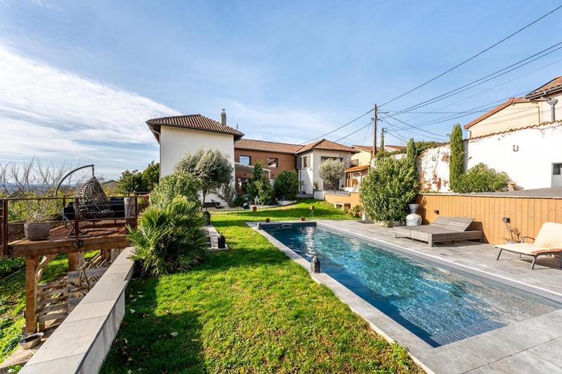 Maison - 200 m² - 7 pièces