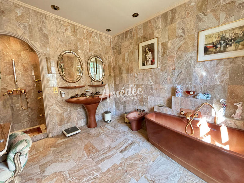 Maison traditionnelle - 228 m² - 5 pièces