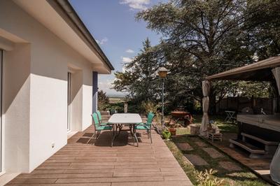 Maison - 246 m² - 9 pièces