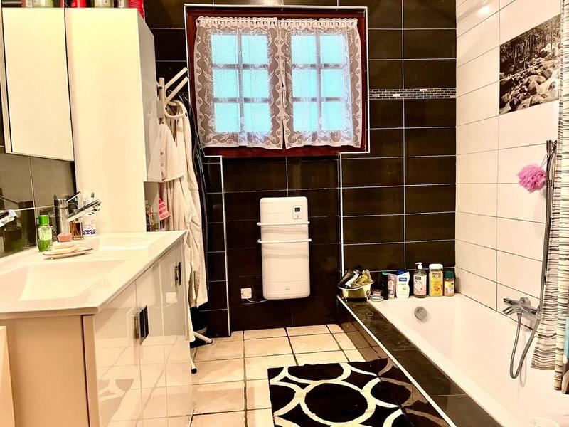 Maison - 313 m² - 9 pièces