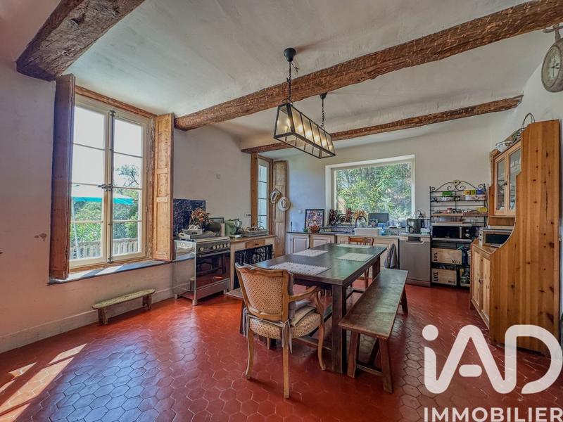 Maison - 736 m² - 15 pièces