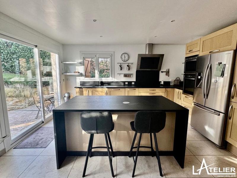 Maison - 169 m² - 9 pièces