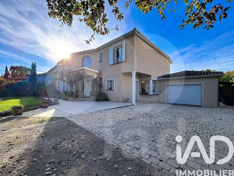 Maison - 211 m² - 7 pièces