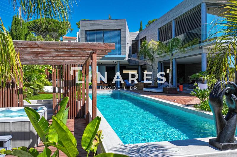 Villa - 250 m² - 6 pièces