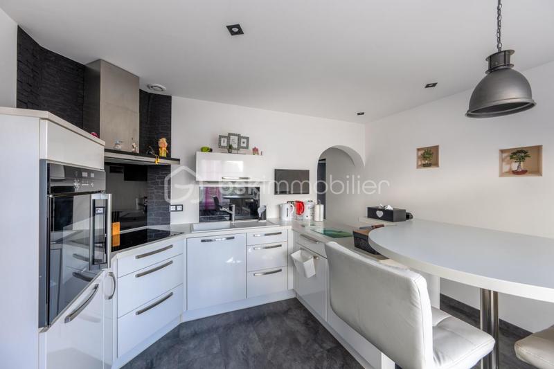 Maison - 200 m² - 7 pièces