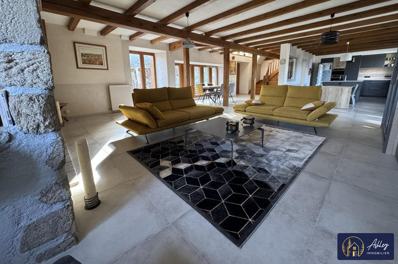 Maison - 215 m² - 6 pièces