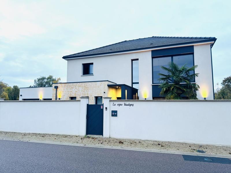 Maison - 220 m² - 9 pièces