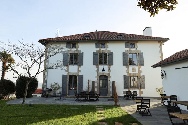 Maison - 404 m² - 9 pièces