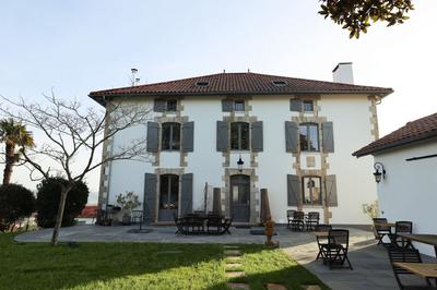 Maison - 404 m² - 9 pièces