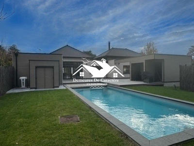 Maison - 210 m² - 6 pièces