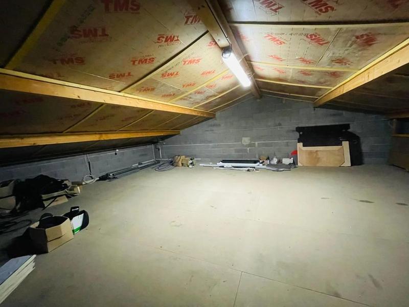 Local commercial - 180 m² - 5 pièces