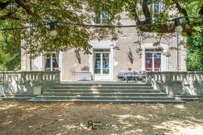 Maison de maîtres - 303 m² - 9 pièces