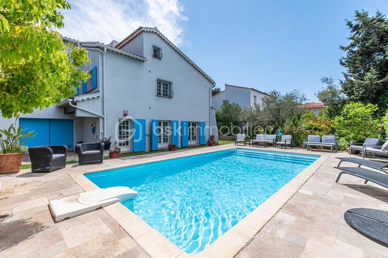 Maison - 259 m² - 9 pièces