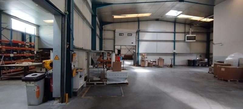 Entrepôt - 1 120 m² - 20 pièces