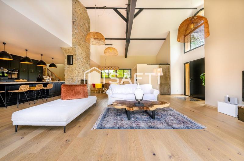 Maison - 310 m² - 8 pièces