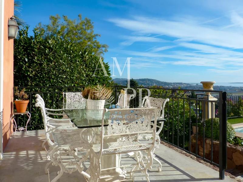 Villa - 220 m² - 8 pièces