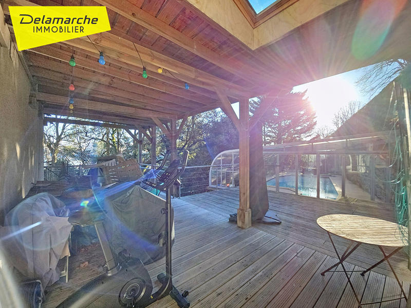 Maison - 325 m² - 11 pièces