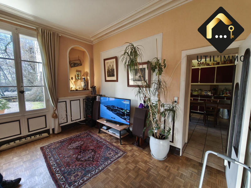 Maison - 1 062 m² - 13 pièces