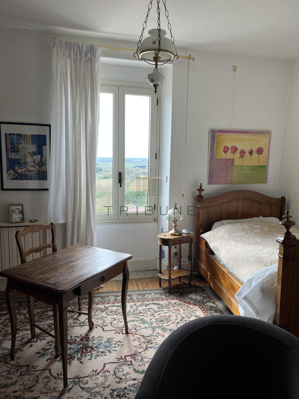 Maison - 325 m² - 12 pièces