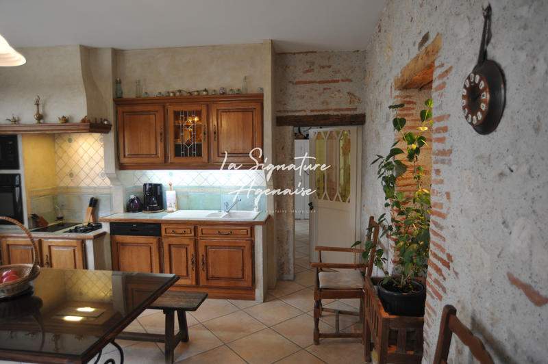 Maison - 341 m² - 16 pièces