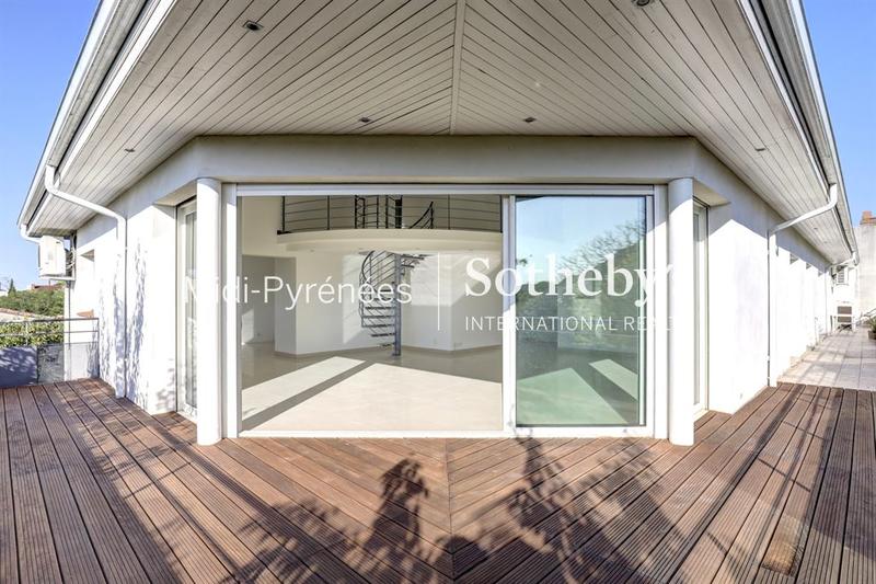 Appartement - 218 m² - 6 pièces