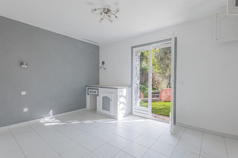 Maison - 205 m² - 9 pièces