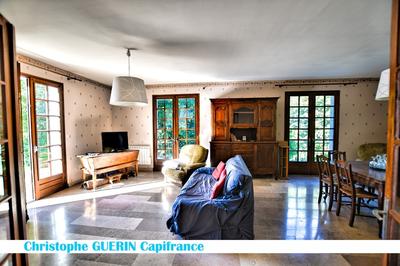 Maison - 220 m² - 10 pièces