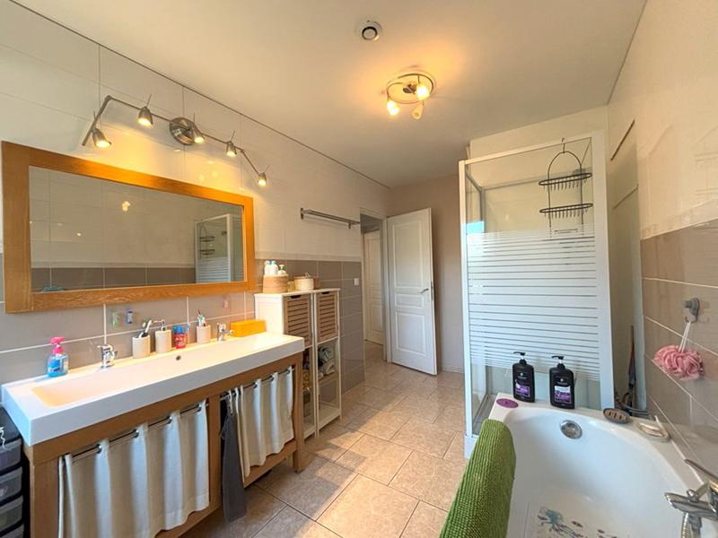 Maison - 170 m² - 9 pièces