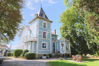 Maison - 435 m² - 16 pièces