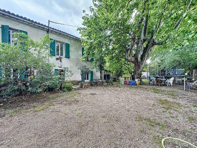 Immeuble - 150 m² - 3 pièces