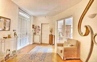 Propriété - 252 m² - 7 pièces